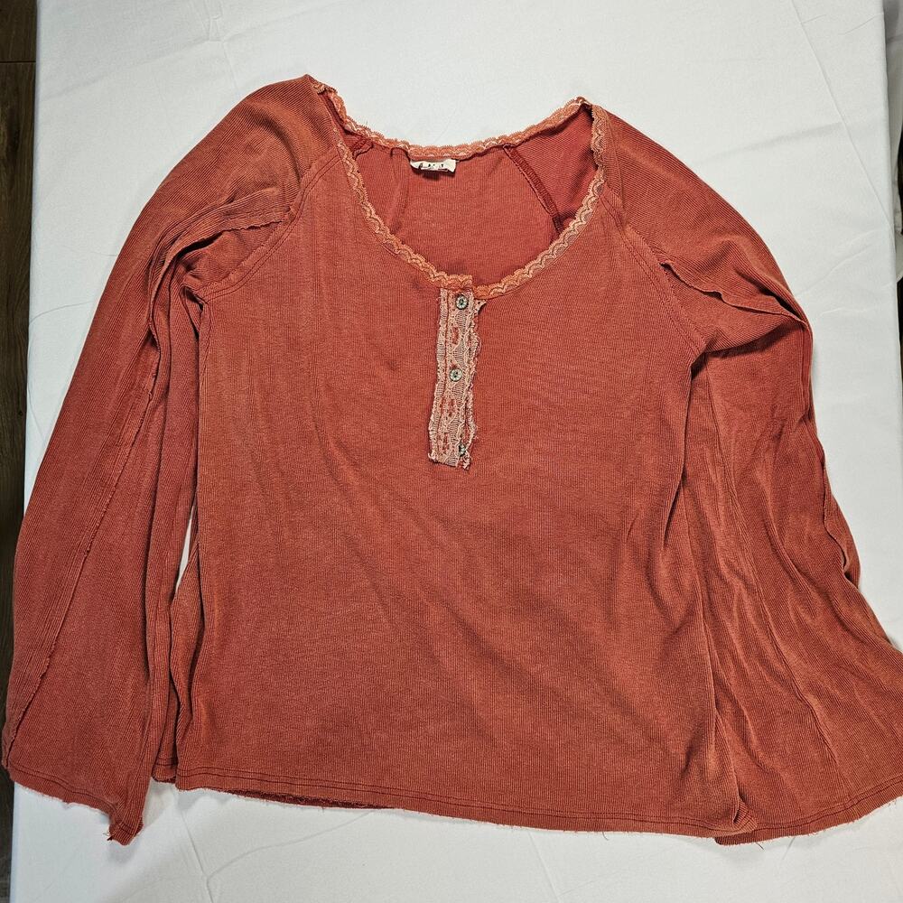 POL Thermal Knit Lace Trim Henley Top Bell Sleeve Boho‎ Rust Size M